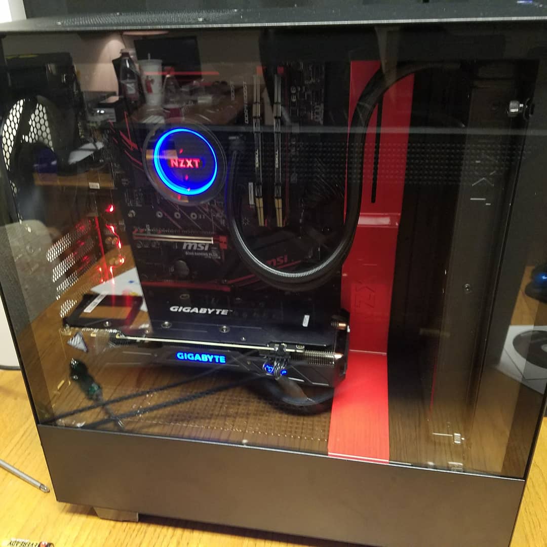 NikJohnsonOTW's tweet photo. My first ever computer build! Turned out amazing 😍 #gaming #gamingsetup #gamingcomputer #customcomputer #computer #pc #pcbuild #pcbuilds #nzxt #nzxtbuilds #gigabyte #gigabytegaming https://t.co/LF9Mev1Rmz