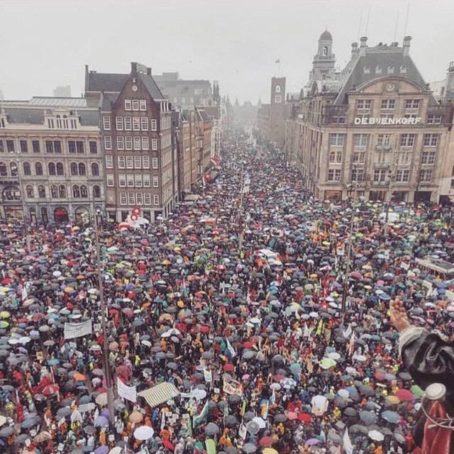 klimaatmars's tweet photo. Wow, rillingen hiero bij iedereen! Dit is 10 maart 2019 Amsterdam. Klimaatmars  dat brengt Nederlanders WEL de straat op! https://t.co/zjaLhyVJaC