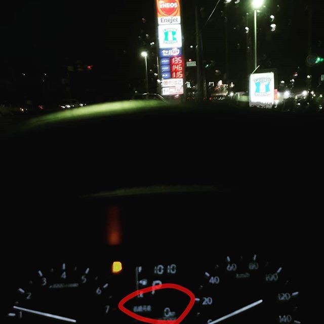 fm78_8's tweet photo. #ギリギリ #ガソリンスタンド #やばかった https://t.co/Vjil37leAN