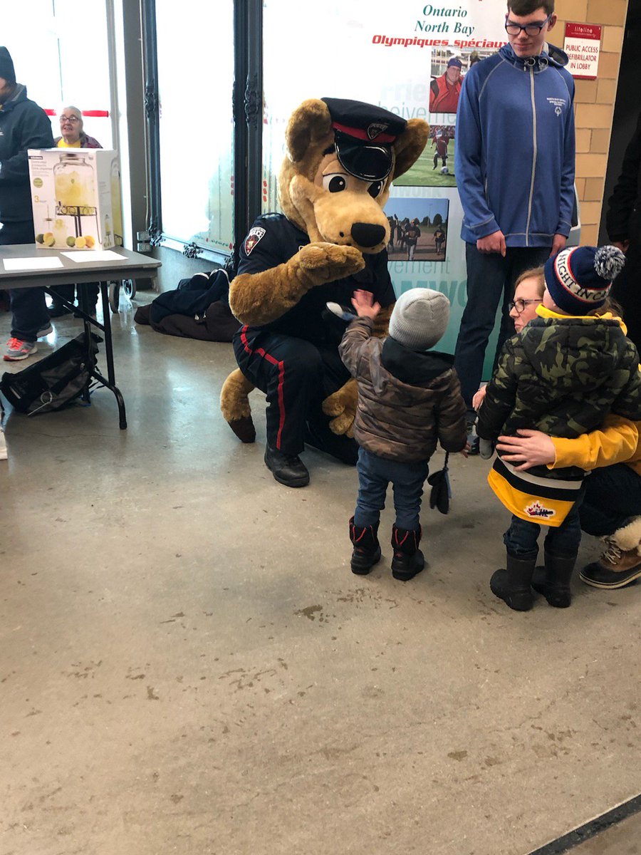 OPP_NER's tweet image. #NorthBayOPP is helping at the @OHLBattalion game today to raise funds for @SOOntario! They will be passing buckets around collecting pocket change! ^sc
