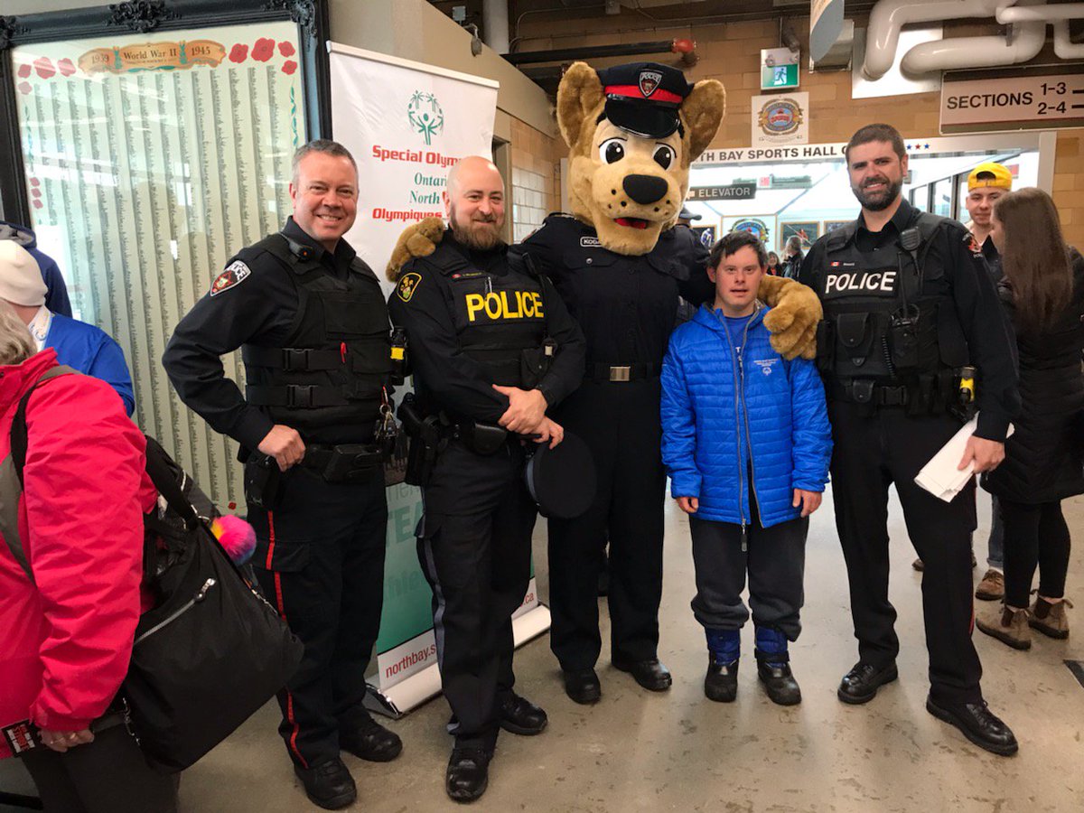 OPP_NER's tweet image. #NorthBayOPP is helping at the @OHLBattalion game today to raise funds for @SOOntario! They will be passing buckets around collecting pocket change! ^sc