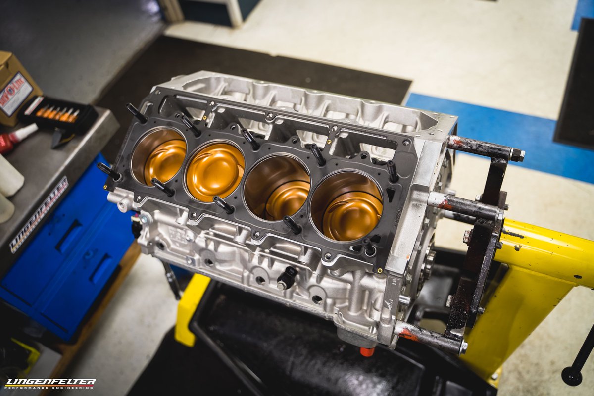 LingenfelterLPE's tweet image. Manley connecting rods and Diamond pistons are the next add on in this #buildupdate of Dirk Stratton&apos;s Formula Drift Pro 1 engine.
