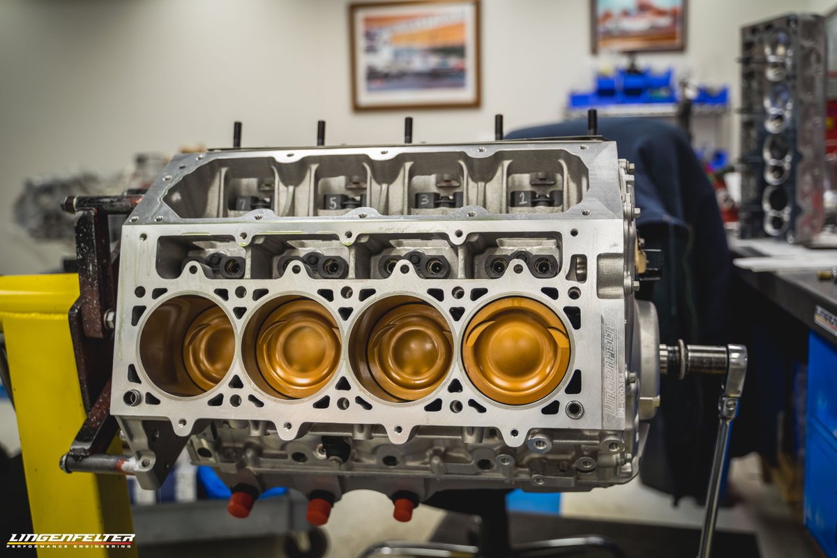 LingenfelterLPE's tweet image. Manley connecting rods and Diamond pistons are the next add on in this #buildupdate of Dirk Stratton&apos;s Formula Drift Pro 1 engine.