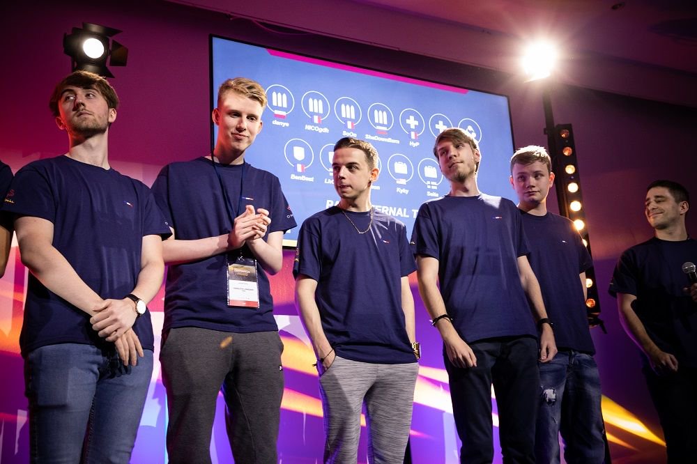 AnnuaireOW's tweet photo. Plus qu'une heure et on saura si @ParisEternal est sorti du tunnel #FiatLux #OWL2019 https://t.co/Gov5antBQA
