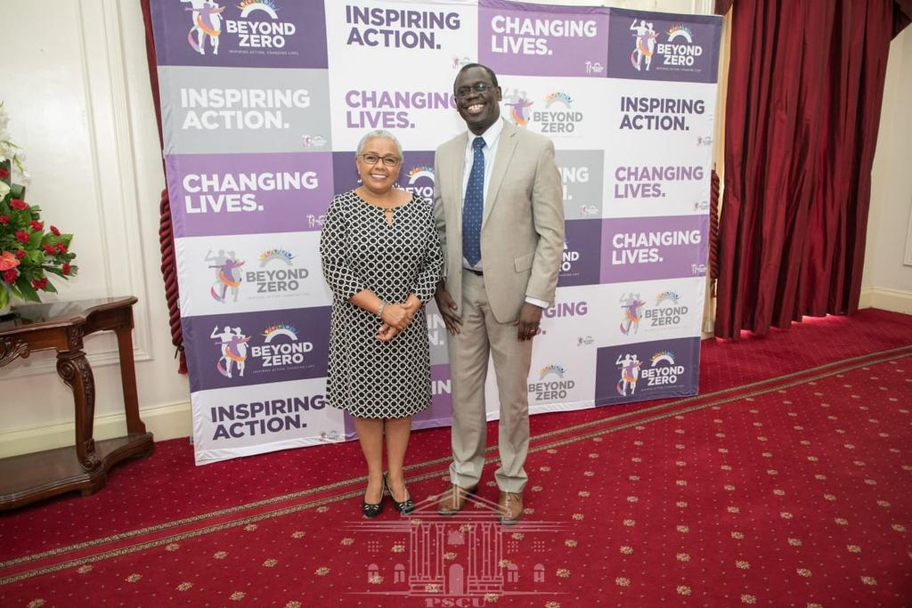KenyaPower's tweet photo. Ag. MD & CEO Eng. Jared Othieno presents a dummy cheque of kshs. 2M to the first Lady Her excellency Mrs. Margaret Kenyatta, a sponsorship towards #BeyondZeroCampaign #BeyondZeroKenya #BeyondZeroHalfMarathon2019 EN https://t.co/nw5Ln26eML
