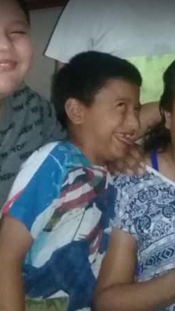 isreallyyy's tweet photo. Yo cuando me cuando me toman una foto familiar https://t.co/jrDPSgJj96