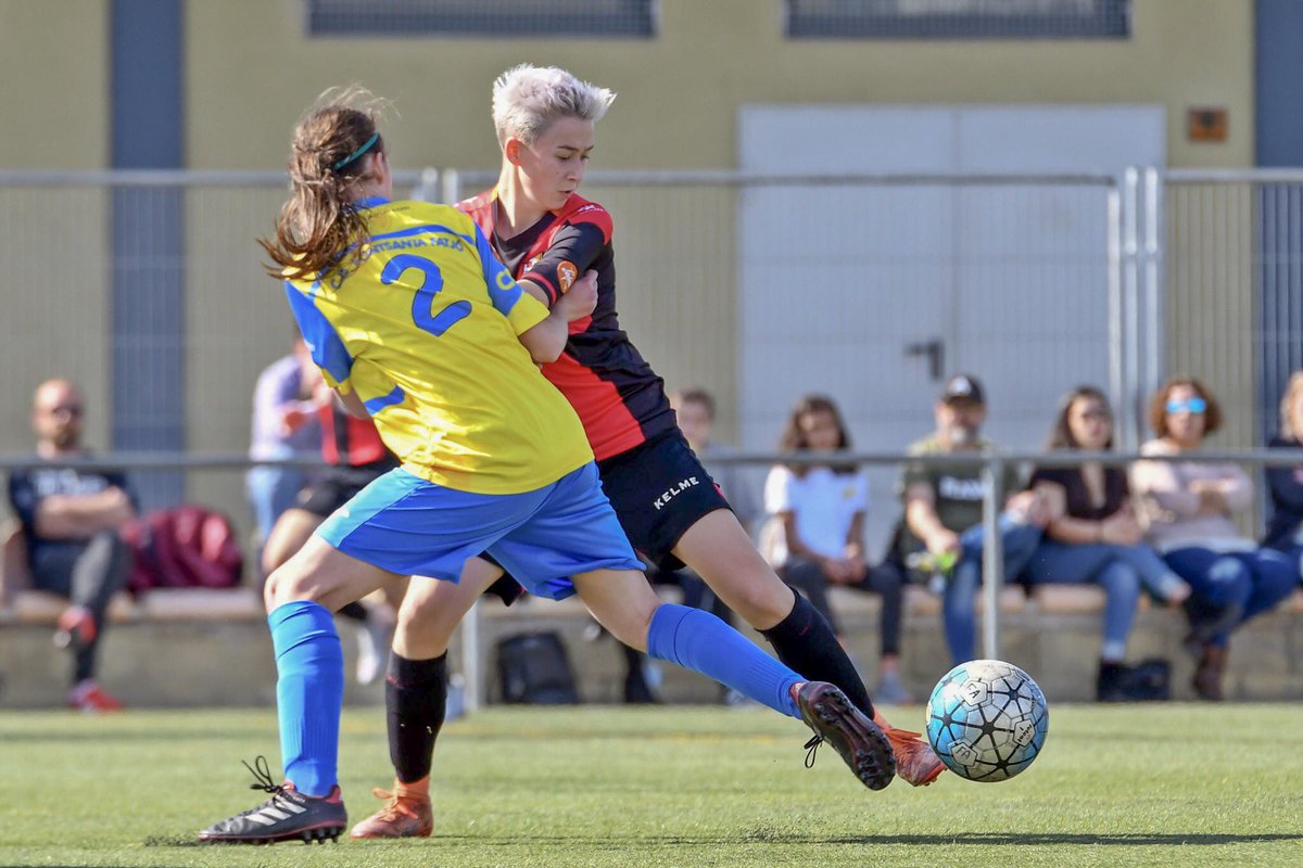 xaviguix's tweet photo. 📷Ja deia jo que el cap de setmana prometia... 3 de 3! 😍⚽️❤️🖤
#cfreusfem #CFReus #cfreusbase https://t.co/UwdISO5nip
