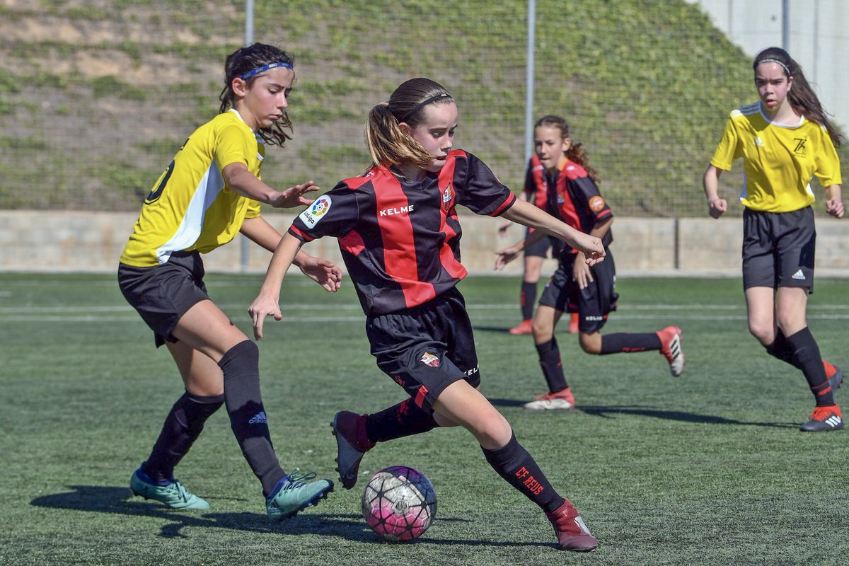 xaviguix's tweet photo. 📷Ja deia jo que el cap de setmana prometia... 3 de 3! 😍⚽️❤️🖤
#cfreusfem #CFReus #cfreusbase https://t.co/UwdISO5nip