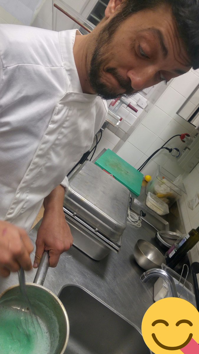 LaConsiglieria's tweet photo. .@landoffacts - 

#aspassocon @guideMichelinFR provate ad indovinare la preparazione di #chef #marcoleonelli ristorante #AnticaCasinaDiCaccia. L' indizio dice che profuma di fresco ma se si indovina non si vince nulla 😂

@anboemo @Barbaga3Gaetano @cittameridiane @lovecetraro https://t.co/uAS6tpL4ry