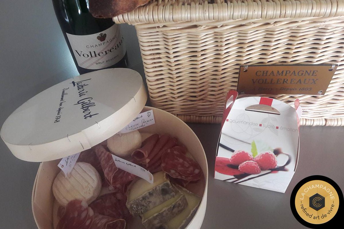 [ Délices ] 

ow.ly/e79550mNUJr
Avis aux gourmands ! Le #champagne Vollereaux vous propose une visite guidée des #caves suivie d'une #dégustation de 3 #vins de Champagne et de 3 chocolats.