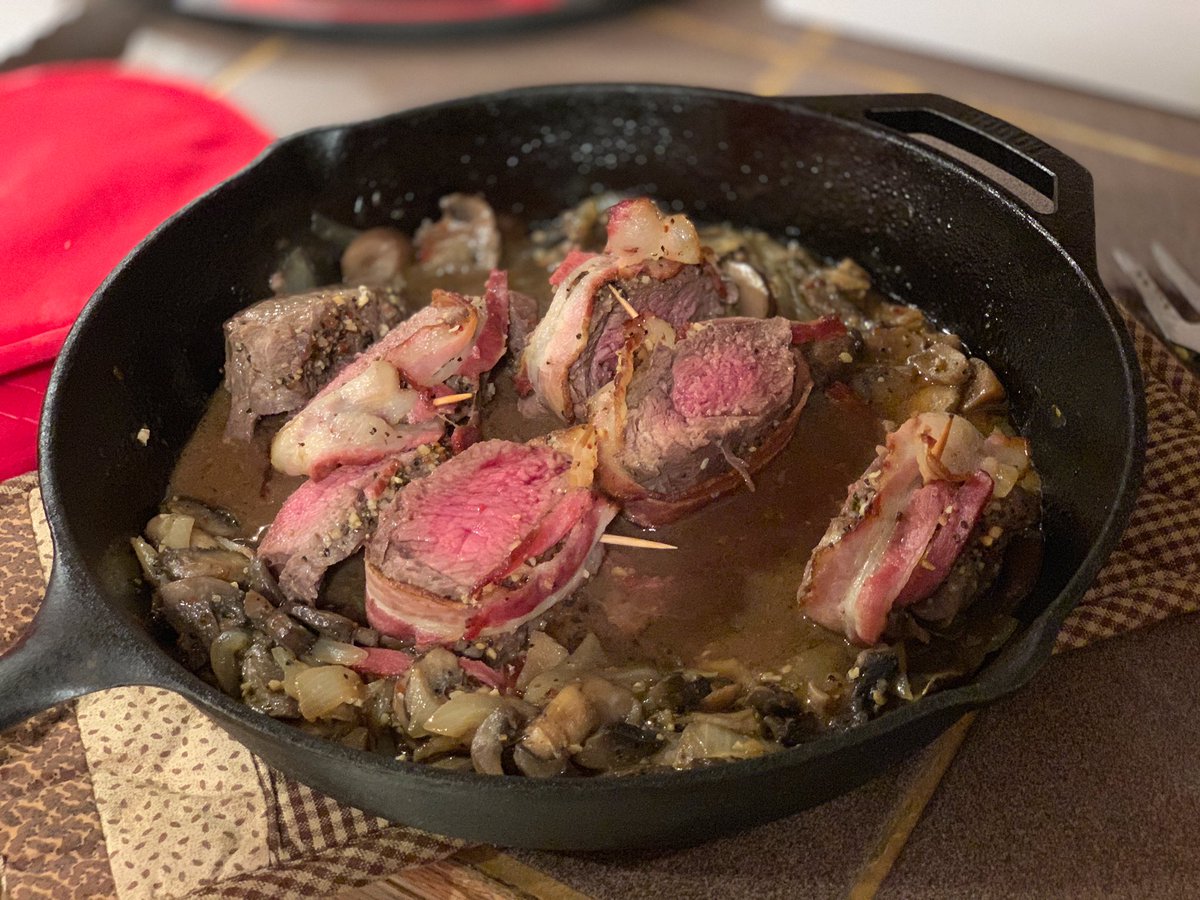 jarheadfor4's tweet photo. And this is why we hunt deer #VenisonRoast in a cast iron pan with mushrooms, onions, bacon and cooking wine https://t.co/ubpMB6HlnN