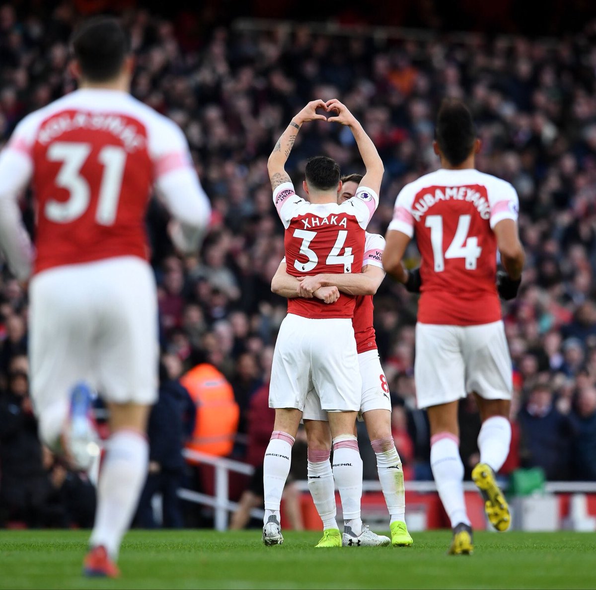 adamlikesfilm's tweet photo. @JesseLingard We didn’t see you on the dance floor today?
.
You missed some proper anthems including a club classic by Xhaka.
.
#LeaveItYeah #ARSMUN https://t.co/dV8eAmoTwy