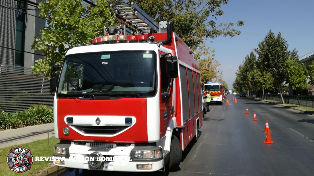 RABCHILE's tweet photo. BOMBEROS ÑUÑOA
Ahora #Rab4 se Encuentra clave 10-0 (Fuego o Humo en Estructura), en Vicuña Mackenna y Rojas Magallanes
Unidades: B-9 Q-10 B-11
#RAB
#REVISTAACCIONBOMBERIL
#BOMBEROSDECHILE https://t.co/B5T7CTOeot