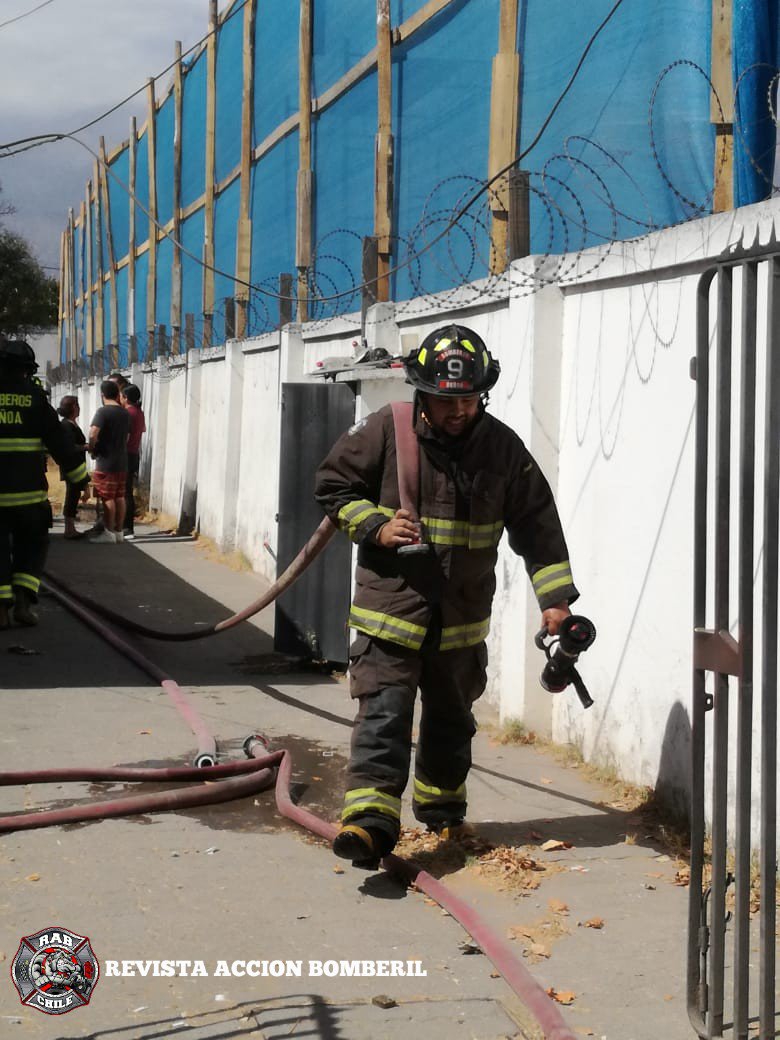 RABCHILE's tweet photo. BOMBEROS ÑUÑOA
Ahora #Rab4 se Encuentra clave 10-0 (Fuego o Humo en Estructura), en Vicuña Mackenna y Rojas Magallanes
Unidades: B-9 Q-10 B-11
#RAB
#REVISTAACCIONBOMBERIL
#BOMBEROSDECHILE https://t.co/B5T7CTOeot