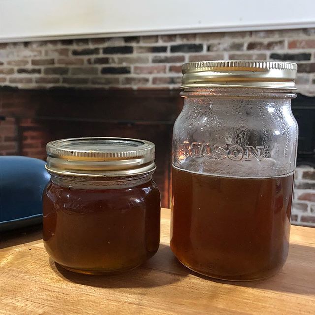 Alt_AnglesPhoto's tweet photo. Our first batch of Maple Syrup 🍁 🍁 #photographylife #maplesyrup #maplesyrup #maplesyrupseason #homesteading #firsttimesyrup #syruptapping #tapthattreeforsyrup #masonjar #antiquecolonial #snowydaywarmfire https://t.co/ZhR6qenEku https://t.co/IqWZlP7yxx