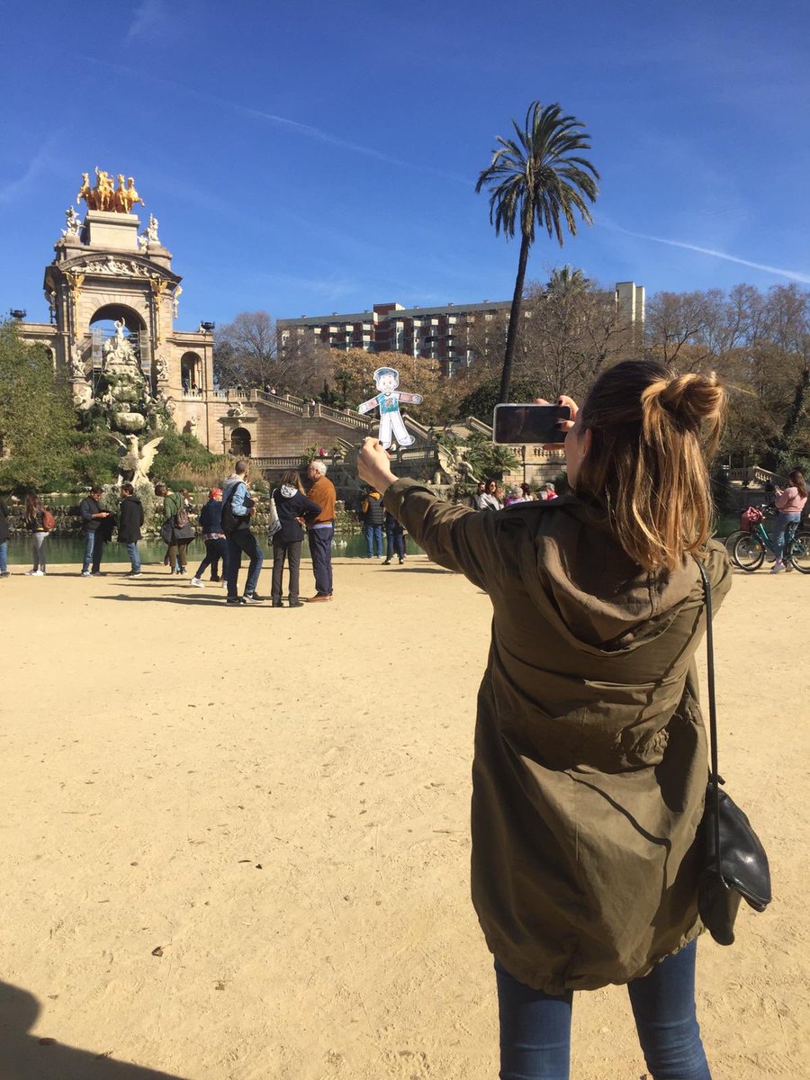 CaseyCrescenti's tweet photo. Took #StanleyWakelet for a walk around Barcelona this weekend. I love being part of this project organized by @Sean4d for the @Intl_Chadwick 2nd graders! https://t.co/Y2oyaXiH94