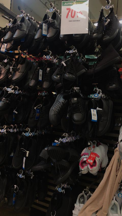 DescuentosRata's tweet photo. Jumbo está "rematando" todo la  ropa escolar y la está dejando con -70%, por si faltó algo para la rata shica. https://t.co/ep0noHGSHw