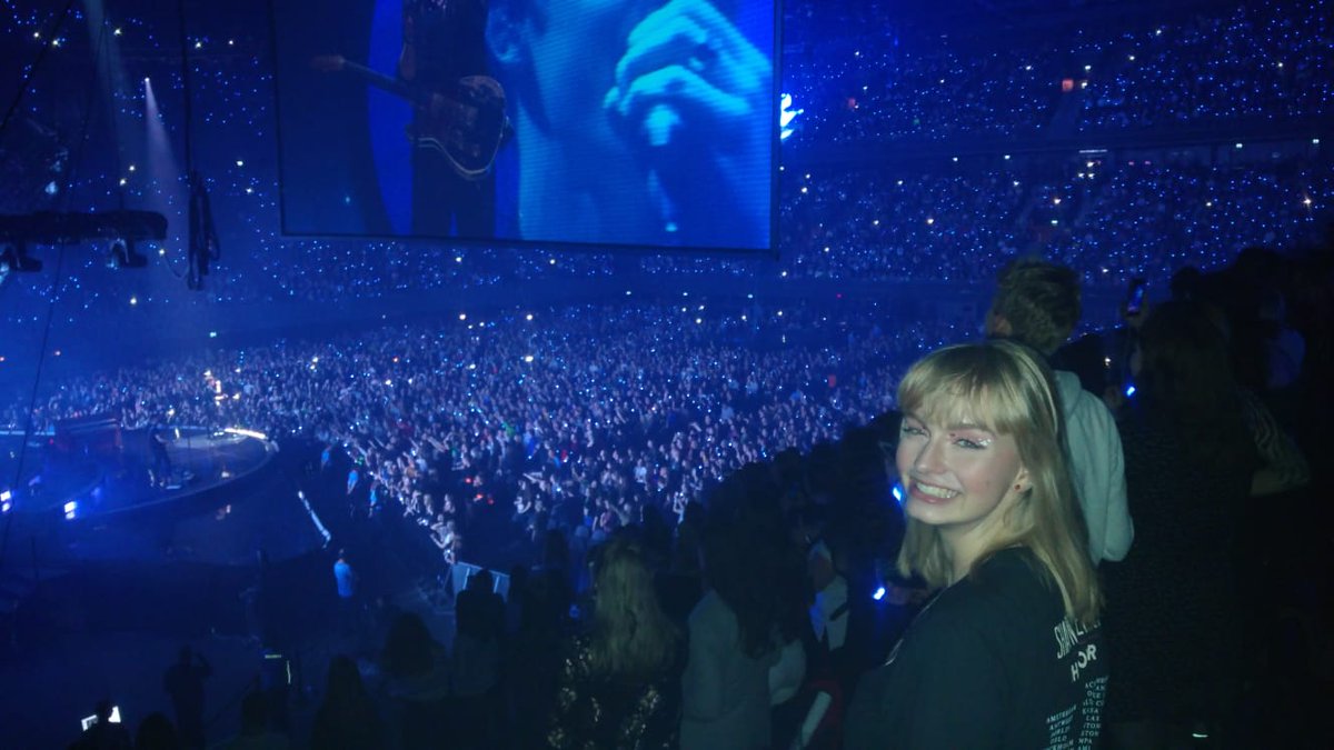 Marit_vdP's tweet photo. I was so happy @ShawnMendes , this is what you do to me ❤️ https://t.co/idUoewM1Qi