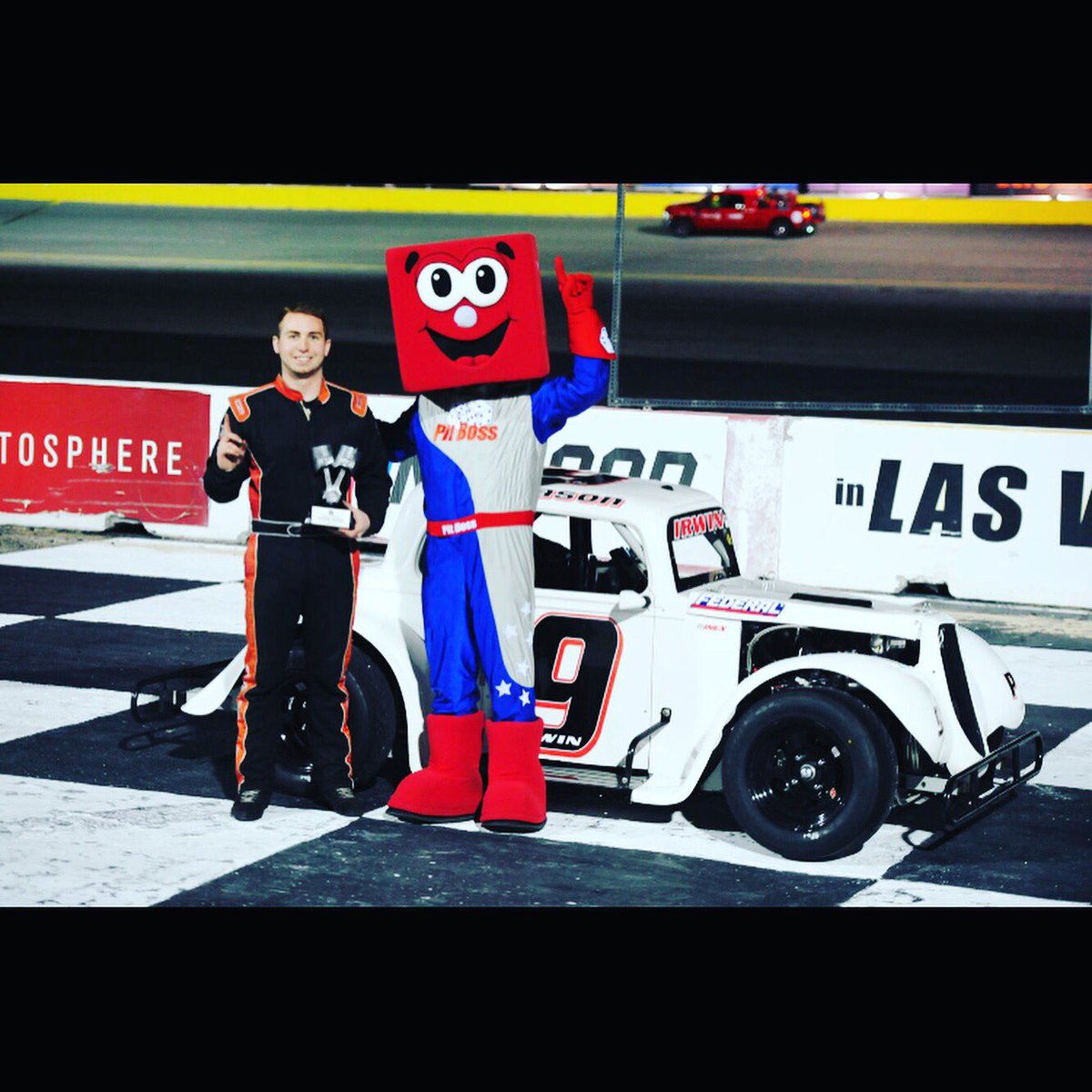 RacinJason9's tweet photo. 2 for 2 wins to open up the oval season in Las Vegas! https://t.co/QBR6NH1hGl