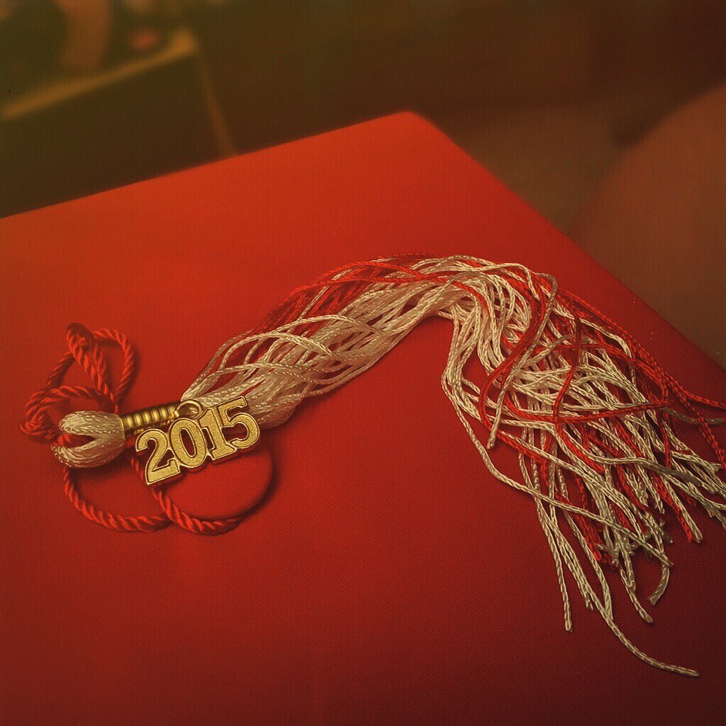 TheFailingKlutz's tweet photo. Back to when I graduated high school in 2015. #SundayThoughts #DaylightSavingsTime #LikeForLikes #likesforlikes #likeforlike #oldPic #vsco #vscoX #vscocam #graduation #Cat #fccla #graduation2015 #picnic #likeforfolow #follobackforfolloback #ThrowbackSunday https://t.co/Sw4r25I53b