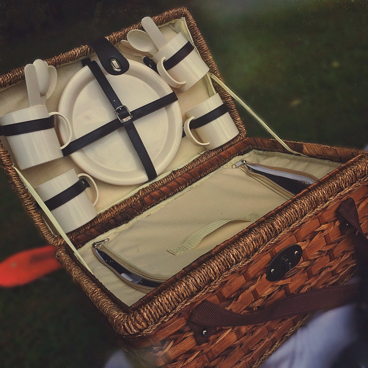 TheFailingKlutz's tweet photo. Back to when I graduated high school in 2015. #SundayThoughts #DaylightSavingsTime #LikeForLikes #likesforlikes #likeforlike #oldPic #vsco #vscoX #vscocam #graduation #Cat #fccla #graduation2015 #picnic #likeforfolow #follobackforfolloback #ThrowbackSunday https://t.co/Sw4r25I53b