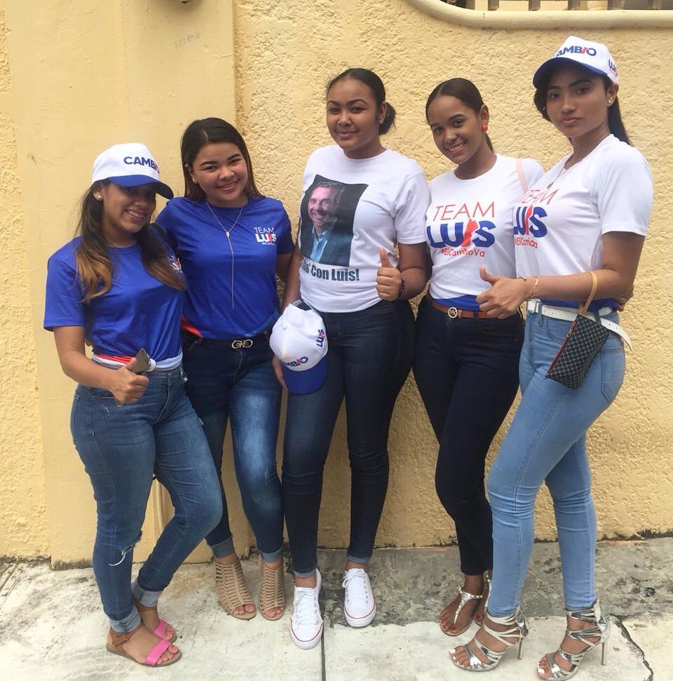 pena_yocairy's tweet image. En el día de hoy estuvimos en la juramentacion de nuevos militantes al Prm ,luego estuvimos un compartir en la casa de Erik then con nuestro líder @luisabinader @jlapsfm @jlap2020 .
.
.#cachicha #ponteenesto #figurapublica @luisabinader #famososurbanos #luisabinader #ElCambioVa