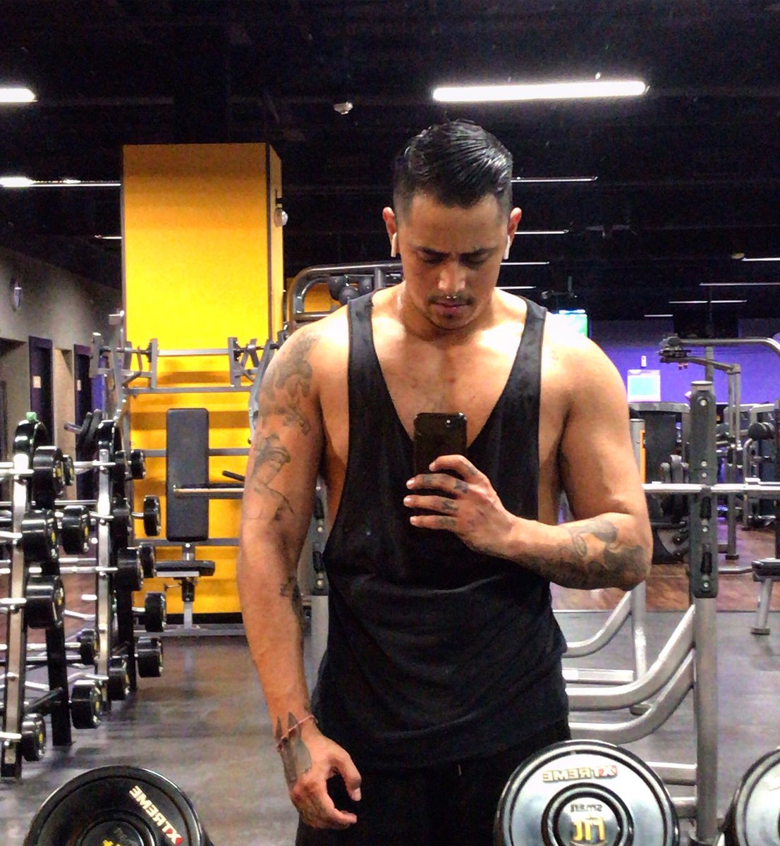 Erommero's tweet photo. Baje 3 kilos esta semana de tanta preocupación, esta semana me tengo que recuperar. https://t.co/TKZ3bmnafy