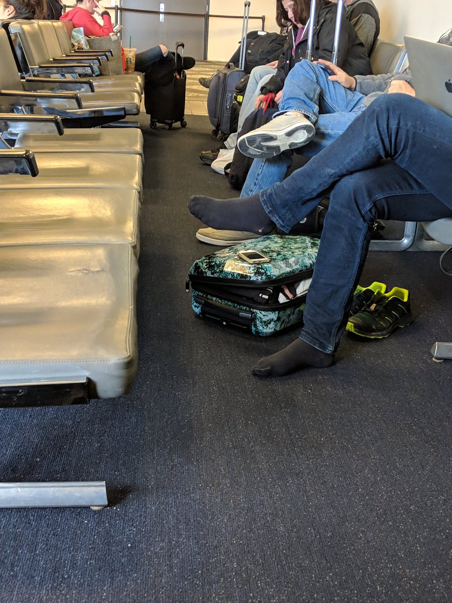 Not even on the plane yet and this dude is already being problematic. #passengershaming