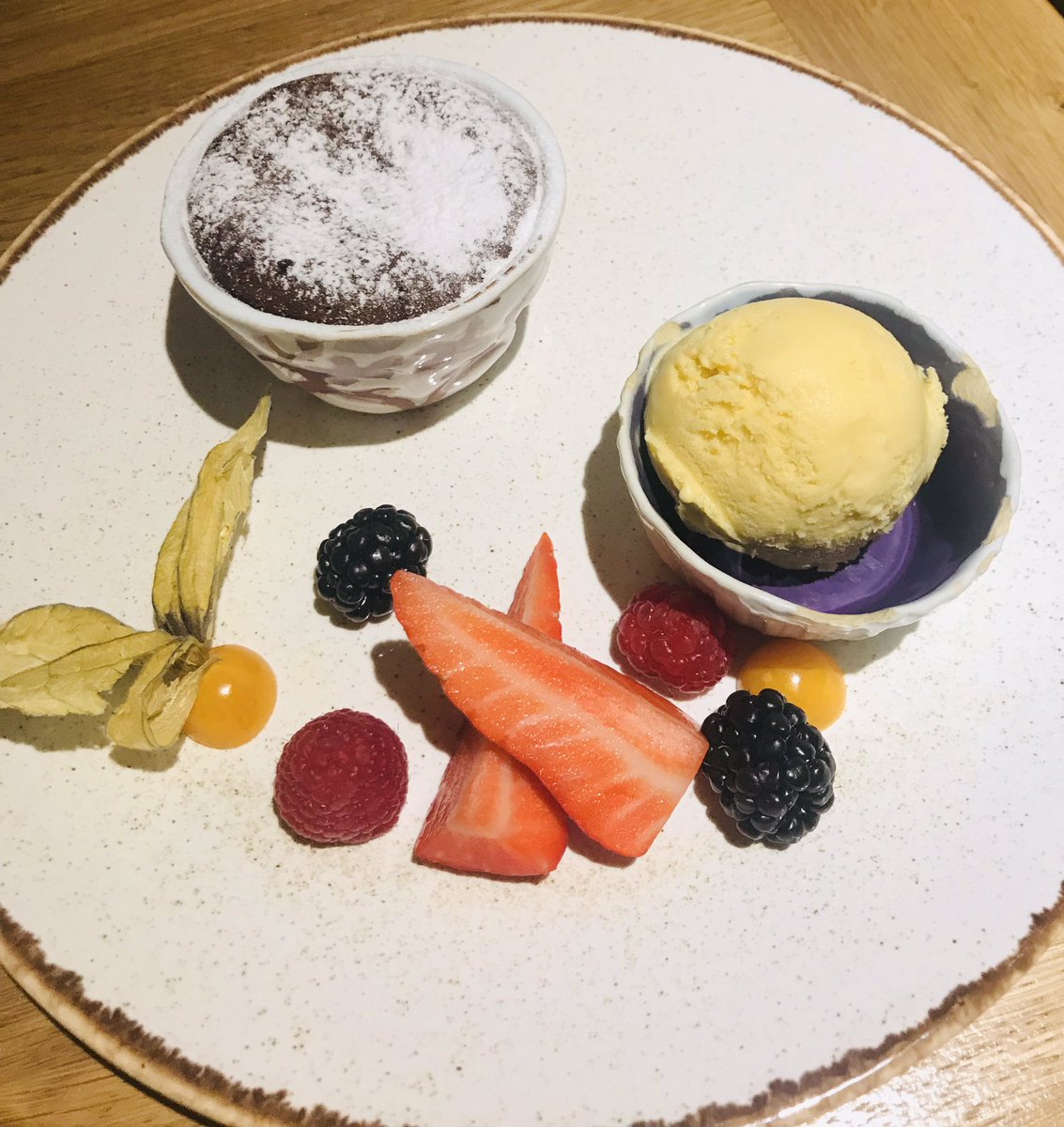 sharosull's tweet photo. #GFMom in #Prague #Yum https://t.co/h6AjJUxL6P