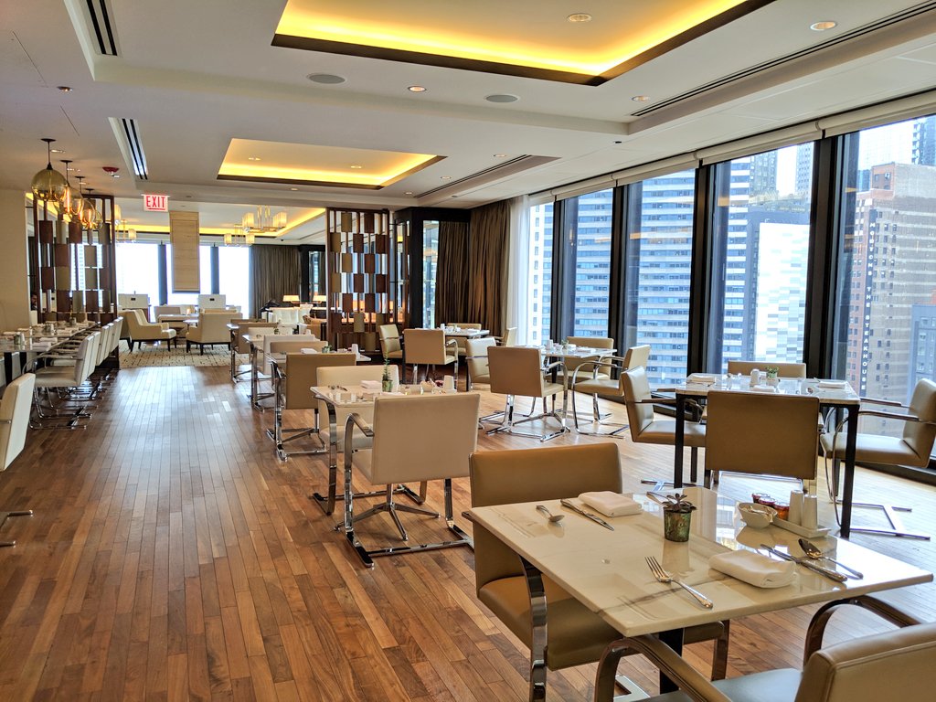 YashYanthi's tweet photo. Checking into the @LanghamChicago and I already see why some of our friends love the Langham club level... Beauty views, 3 meal times + all day treats! #MurphysDoChicago #giftedExperience https://t.co/wQw23ReWAe