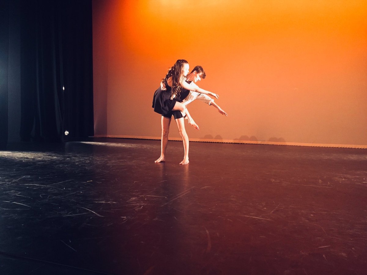 thelevelsco's tweet photo. Some more photos from Thursday’s ‘Spring Forward 2019’ showcase✨💛 #contemporarydance #SpringForward2019 https://t.co/6NRtG6xQGQ