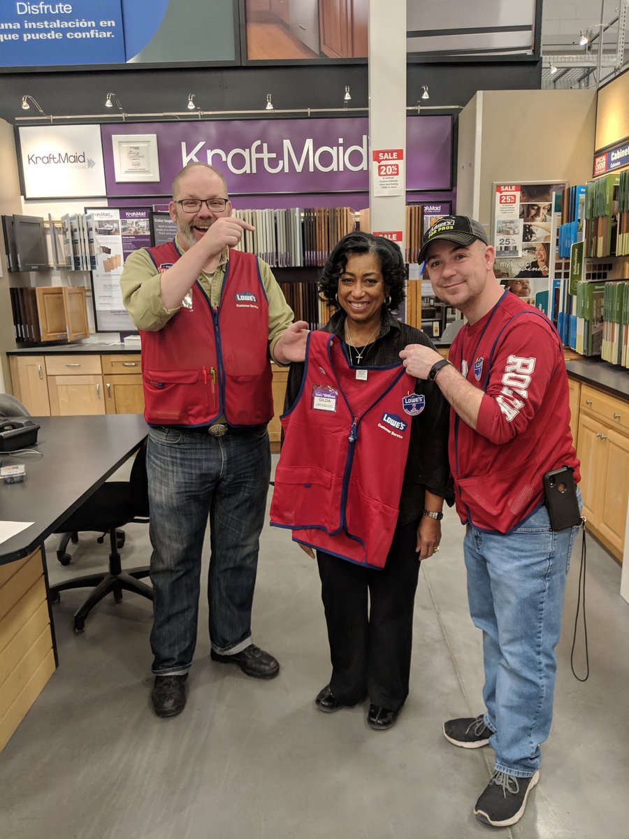 Fishon2612's tweet photo. Another one in the books! Gilda is official! Red Vest Ready!!!! #goGilda #kitchens #rvr #sales #BIG3 #thepatch @Tim89373846 @dreamoffirenice @DonnaMarron  @l_abbatecola  @Legler1363 https://t.co/h2mriIX3rD