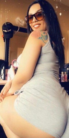 ms_reynaa's tweet photo. Any free man who's willing take me out today :) https://t.co/E6y5P6h4aX