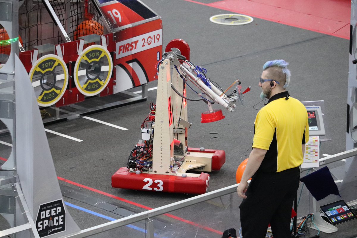 FRCTeam23's tweet photo. #vacuumbot #grandmasplunger #omgrobots #nefirst @nefirst @FRCTeam23 @FRCTeams @NE_SEMA https://t.co/xSnon48Vta