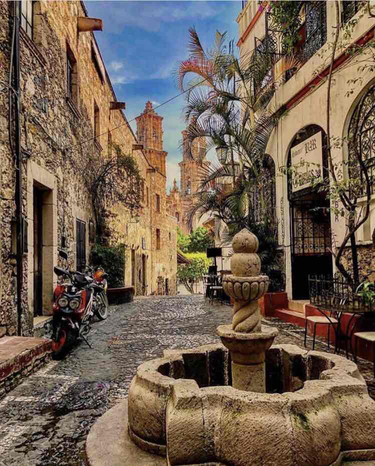 HotelesTaxco's tweet photo. #VisitTaxco: El #PuebloMagico de #Taxco guarda rincones espectaculares, llenos de encanto e historias. 

Foto 📷 #ig : cultura_turismo

#TAXCOmeEnamora❤️ https://t.co/GCs52q3RFL #PosadaMision