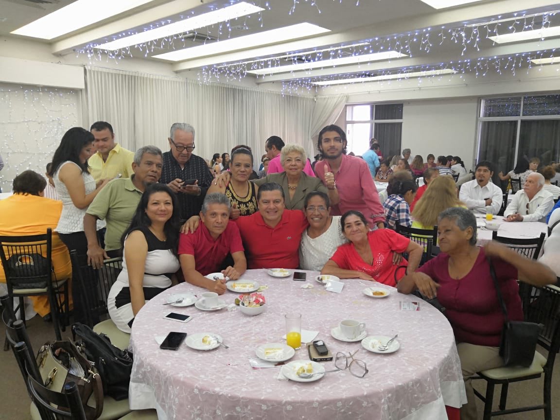 Marlon_RamirezM's tweet photo. En los 90 años del @PRI_Nacional @PRIVer_, fue un gusto celebrar con las mujeres y hombres de #veracruz un año más de vida de nuestro partido, @PoncianoVP @MovPRIMXVER @ruizmassieu @HContrerasZ @lillianzepahua @arturozamora #UnidosSomosMasFuertes https://t.co/bXJa6Pegd5