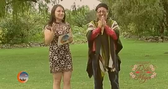 nocheparatodos's tweet photo. DÍA DE LA MUJER, EN EL HUMOR ECUATORIANO ; APOSTEMOS QUE ME CASO Y EL MARCIANO. 
LA TERAPIA CON ABEJAS PARA CURAR VARIAS ENFERMEDADES. HOY 22H00 MIRE #NOCHEPARATODOS POR #TELECUENCA. https://t.co/cu1mUb8iJf