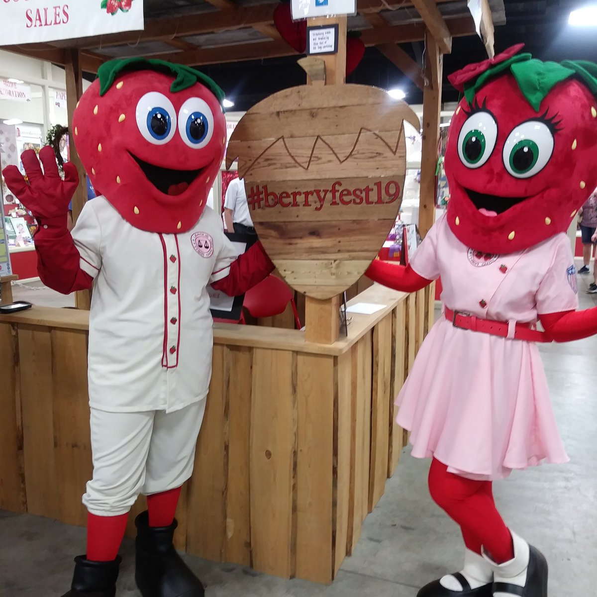 NBHvillage's tweet photo. Look who came to take their photo at the Neighborhood Village.  The @FLStrawberryFst very own Mr. and Miss Strawberry!  Today is your last day to meet them and enjoy the Festival.  #berryfest19 #Neighborhoodvillage https://t.co/awIjgipDqD