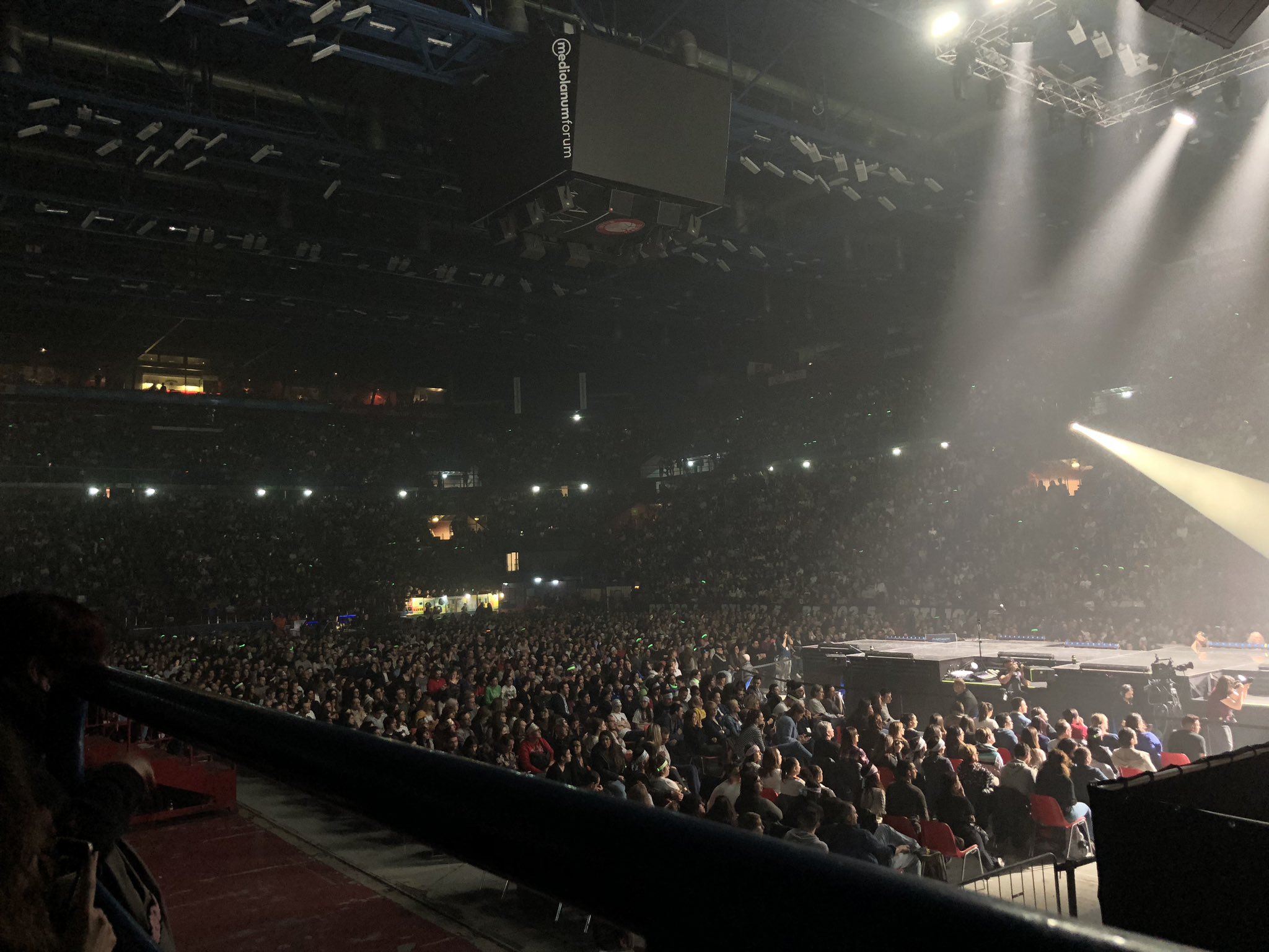 D1UqaWDW0AAOFMR.jpg:large