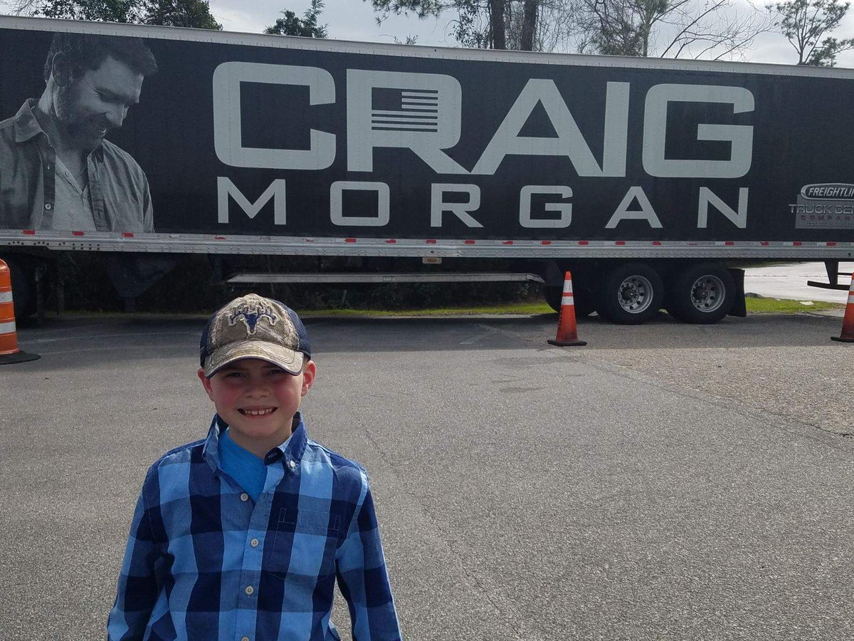 jgravley33's tweet photo. Ready to get this party started! Excited boy! @cmorganmusic https://t.co/KWt8ujgSTL