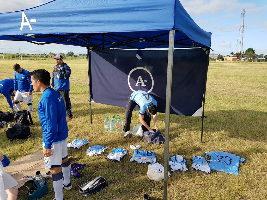 amenos7's tweet photo. Lamentablemente fue una abultada derrota en el debut, 7-0 contra @SyDMaracana
A olvidarse de este partido que el domingo que viene tenemos revancha!
Lo positivo fue la convocatoria tanto del plantel como de los que acompañaron 👏👏👏
#Amenos
#EnModoMvd
#VolvióLoLindo https://t.co/eHplHqSqpT
