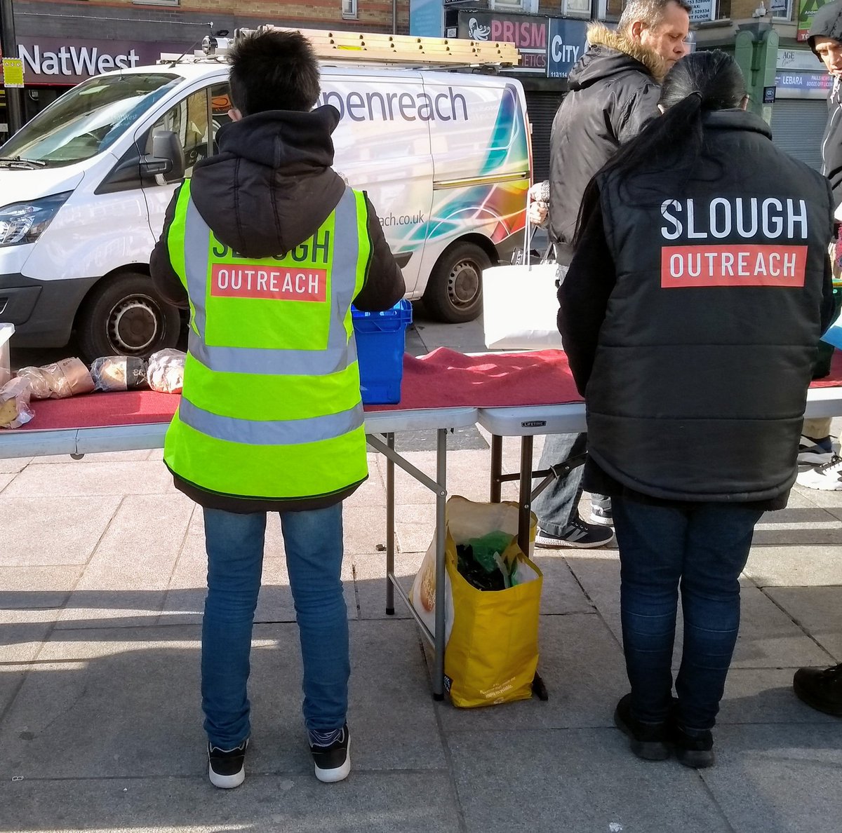 SloughOutreach's tweet image. The #OutreachTeam were out this morning feeding those in need and providing hope in #Slough. 
We are a community #HomelessProject @SloughOutreach #Hope4Homeless #PassionateVolunteers
#Joinus #helpthehomeless #EndHomelessness 🙏❤️
