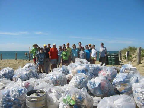 bacon_N_megs's tweet photo. Usually I’m against doing good deeds just to post it online but in the case of #trashtag i am 100% for it, if that’s what it takes.
Good people are good. https://t.co/VGqkDEhFuE