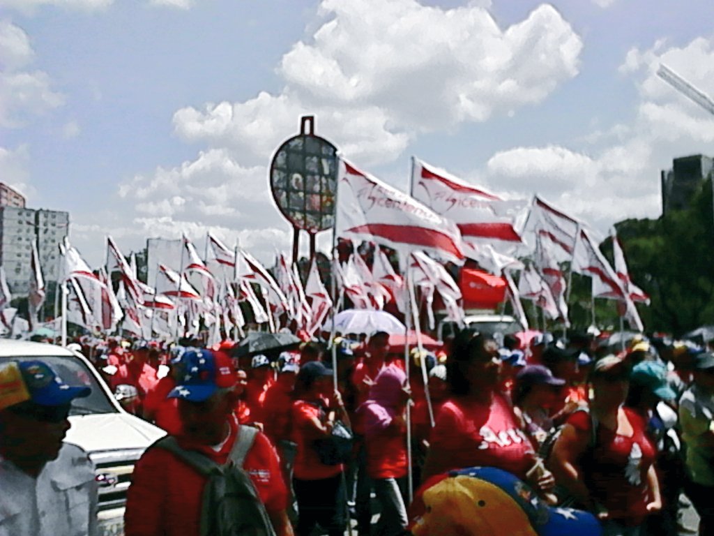 TYCRRP's tweet photo. #NosotrosVenceremos este plan macabro #LealesSiempreTraidoresNunca #AquiNadieSeRinde @NicolasMaduro @dcabellor @LuisMedinaRa @JessiPSUV @rcamposc70 @RABSA_OFICIAL https://t.co/LN9a36n6gI