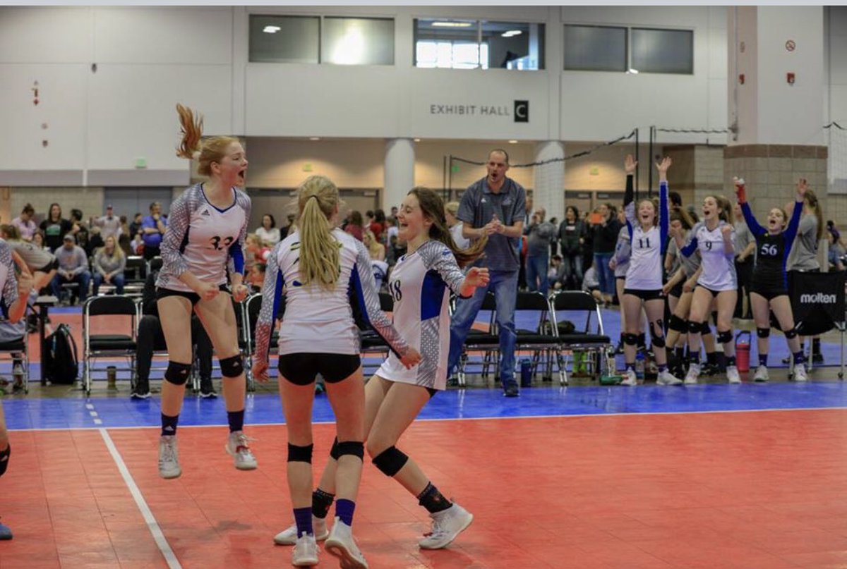 AmyHrabe's tweet photo. This girl! My heart! #18 #claudiaelise #dadcheering https://t.co/bEjjtyUpL2