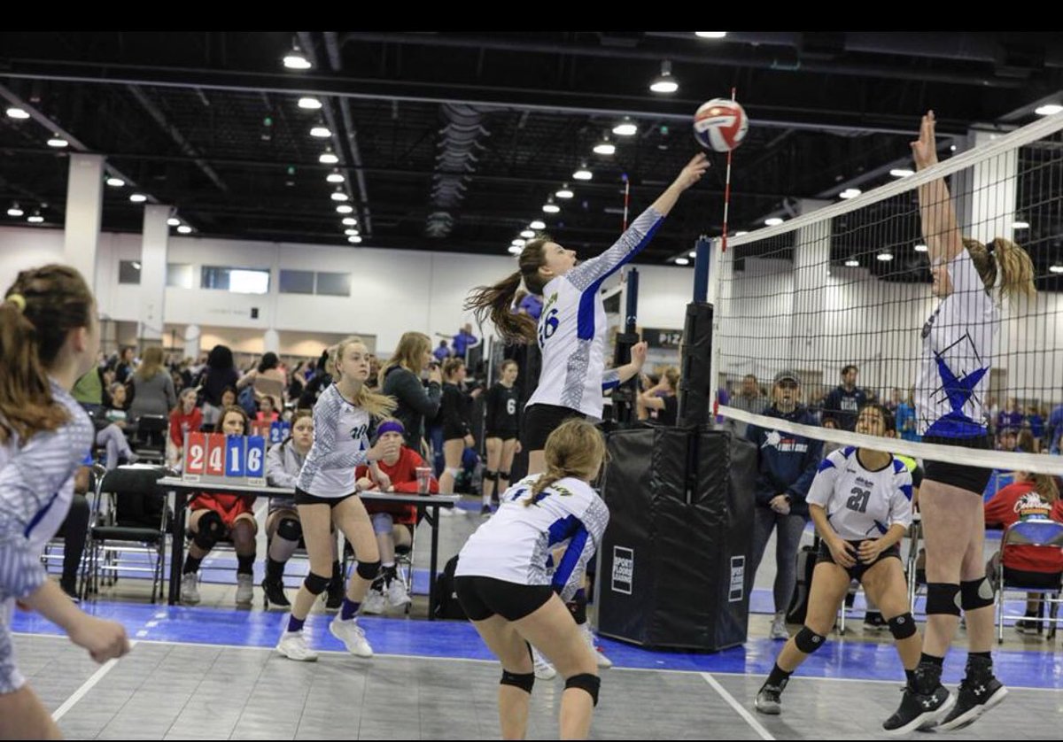 AmyHrabe's tweet photo. This girl! My heart! #18 #claudiaelise #dadcheering https://t.co/bEjjtyUpL2