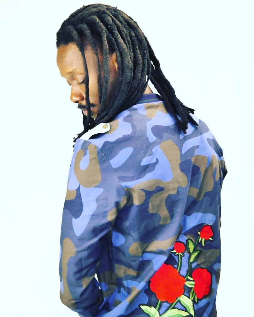 PPSthewritah's tweet photo. Je dépose ca ici 👇
#23mars #Bday #Madeingalsen_Prime #ComplexeFiveAlmadies

#Waxkoniep 🔥

#Madeingalsen🇸🇳 #PPS #Thewritah #Idsn #Rapgalsen #Galsengenius #Africa #Senegal #Music #Deadshot #LCSY https://t.co/VWvGmSjbM1