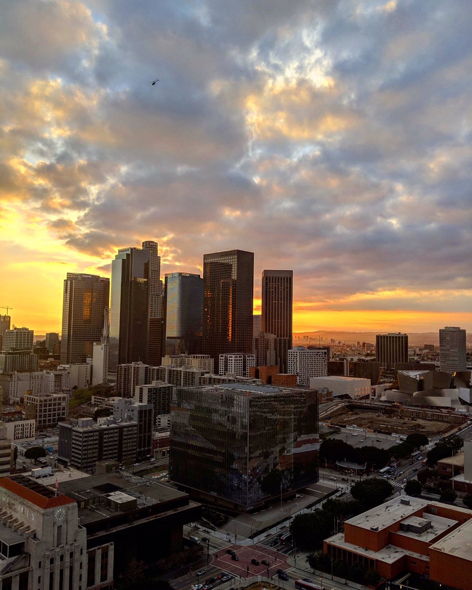 Another beautiful L.A. sunset — now coming to you one hour later. #DaylightSavingsTime