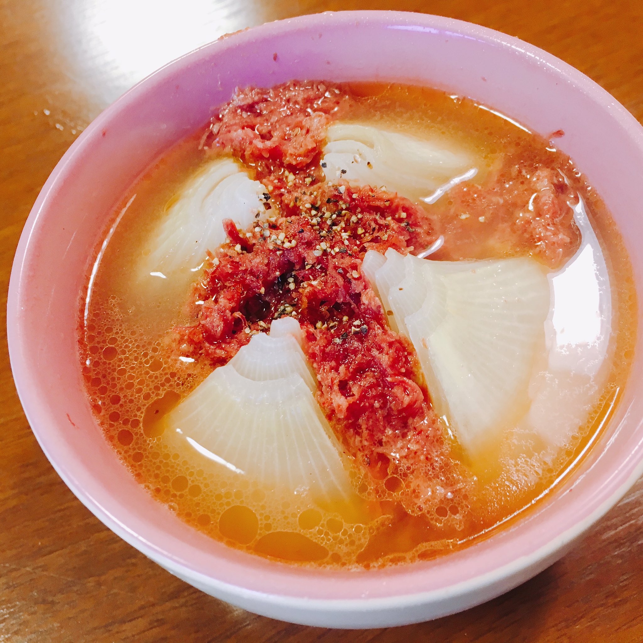 ノザキ ノザキのコンビーフ 公式 春です 春におすすめの 旬の新玉ねぎとコンビーフで作る まるごと新たまスープ のご紹介 玉ねぎに十字の切れ込みを入れ コンビーフとコンソメを詰め込んで水で浸してレンジでチンで完成 簡単で美味しいので