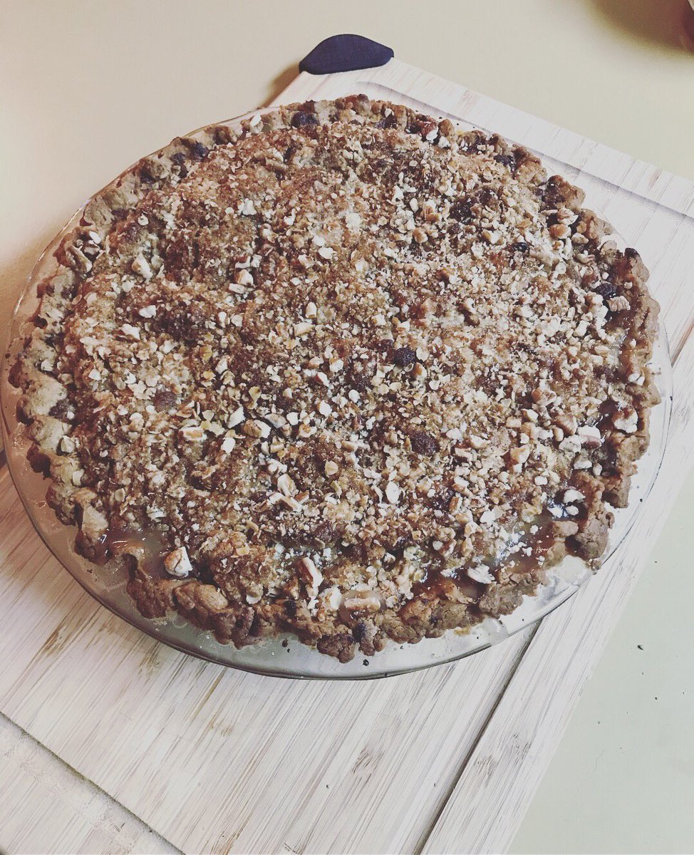 Done and delicious! 😋#caramelapplepie #delicious #ilovetobake #getinmybelly